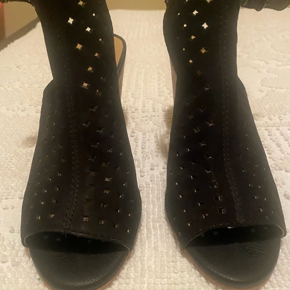 Lucky Brand Black Wedge Sandals - Picture 5 of 8
